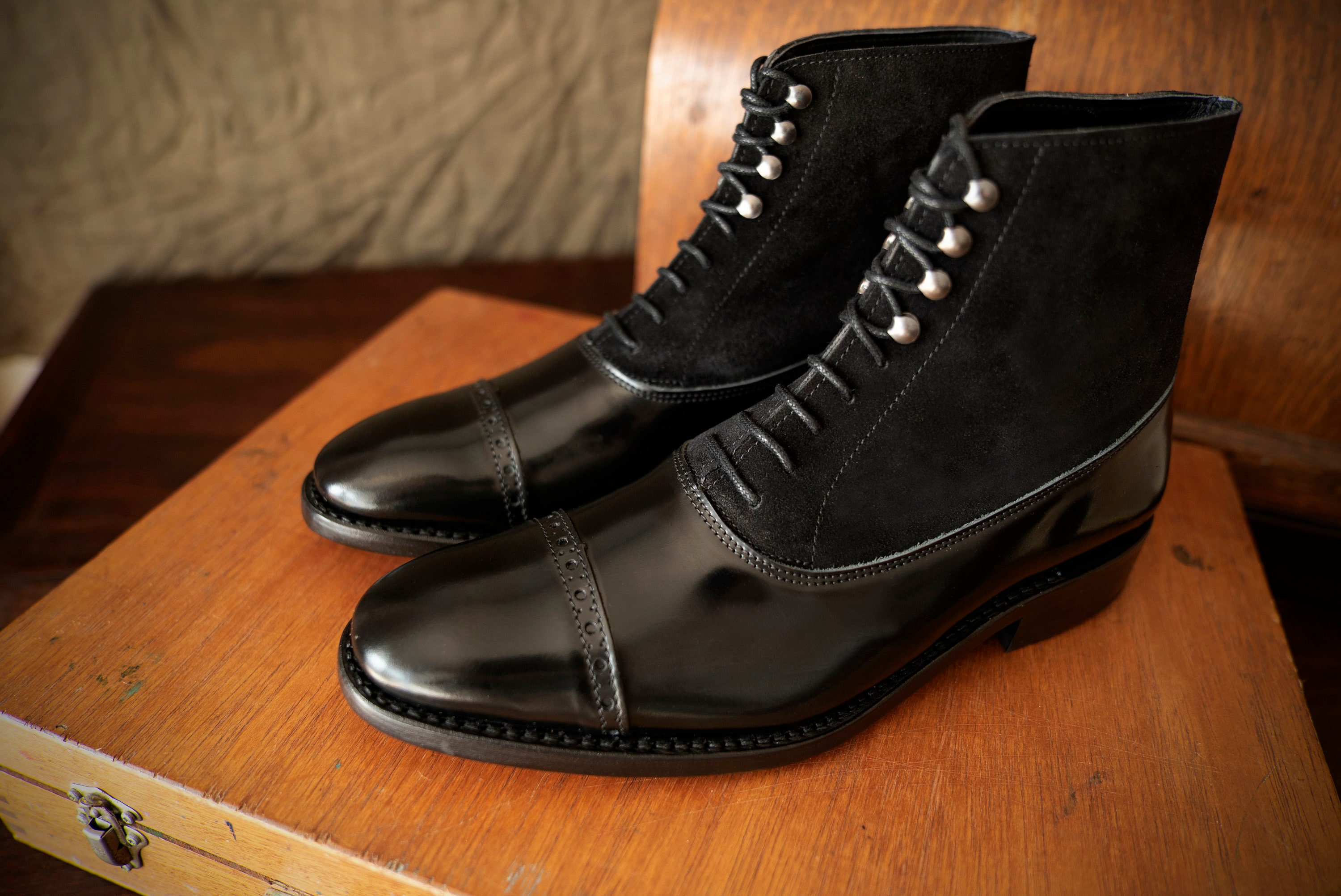 NOS Vintage GUCCI Balmoral Dress Moc Toe Leather Men\'s Boots Review: Gucci Harness Boots in Black Calf | Patina Project main image 2