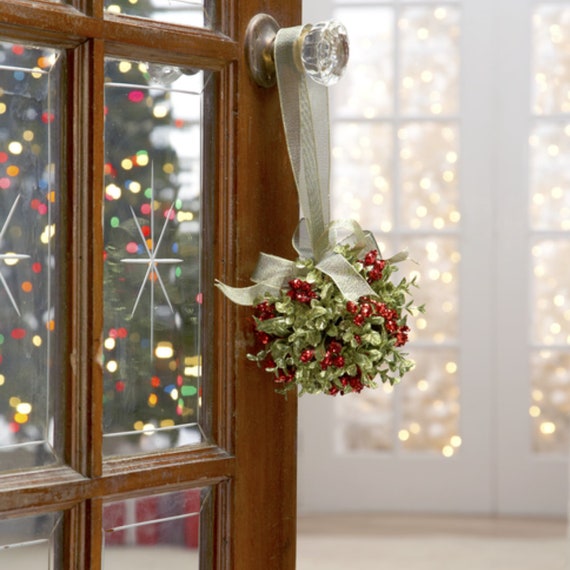 Mistletoe Door Decor Christmas Ornament Kissball