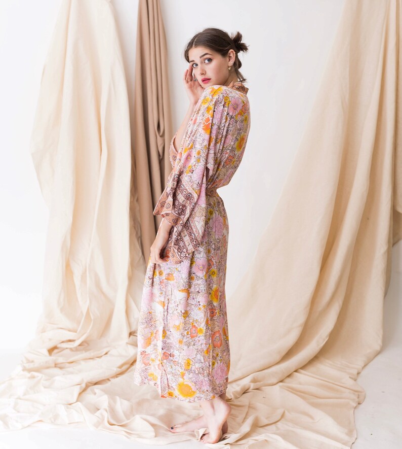 Elegant Begonia Flower Painting Kimono/kimono Robe/japanese - Etsy