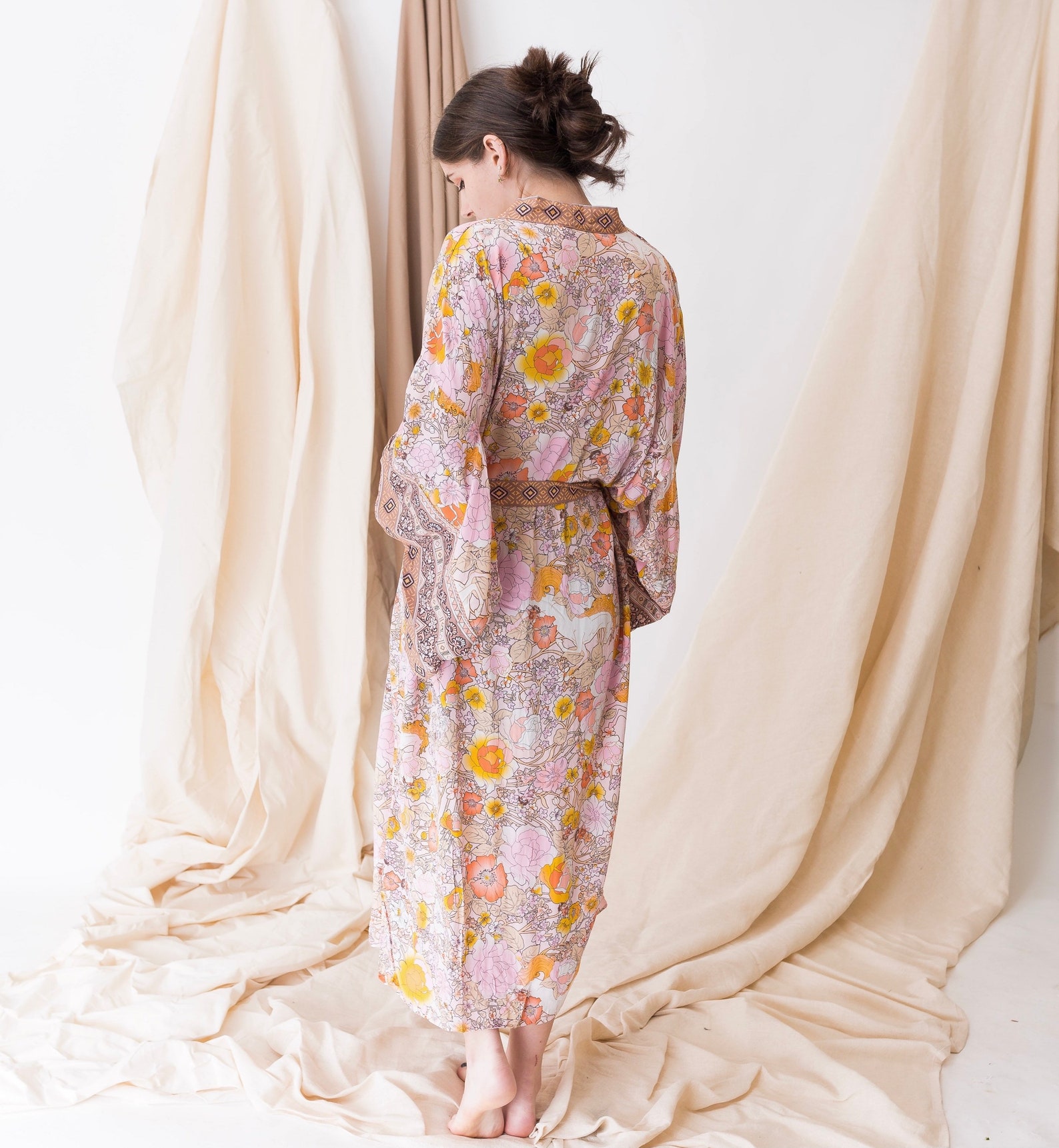 Elegant Begonia Flower Painting Kimono/kimono Robe/japanese - Etsy