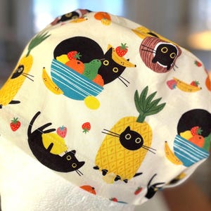 Obstsalat Katzen, Scrub Hat, chirurgische Haube. Damen, Herren und Pferdeschwanz Stil