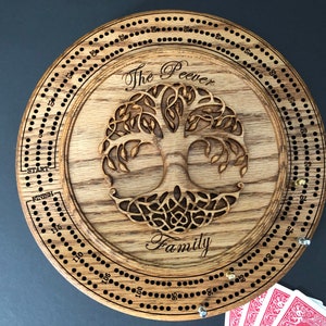 Ronde eiken Cribbage bordspel (gepersonaliseerd cadeau verjaardagscadeau voor vrouw verlovingscadeau voor hem huwelijkscadeau voor koppels cadeau voor haar)