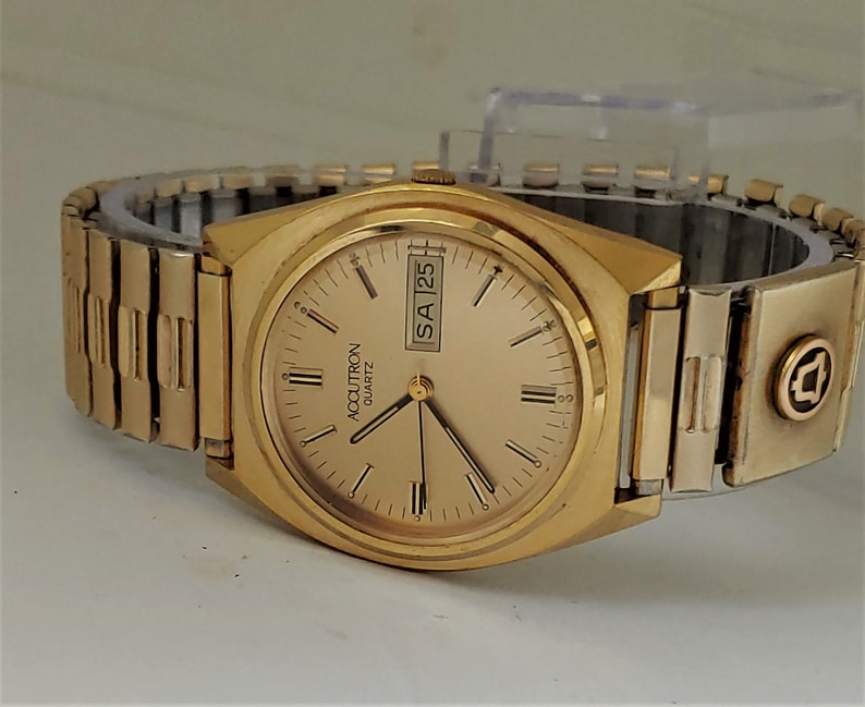 Vintage 1982 Bulova ACCUTRON dual-day quartz watch P2 | Etsy