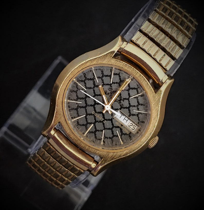 Vintage 1970s Bulova ACCUTRON dualday quartz watch Etsy