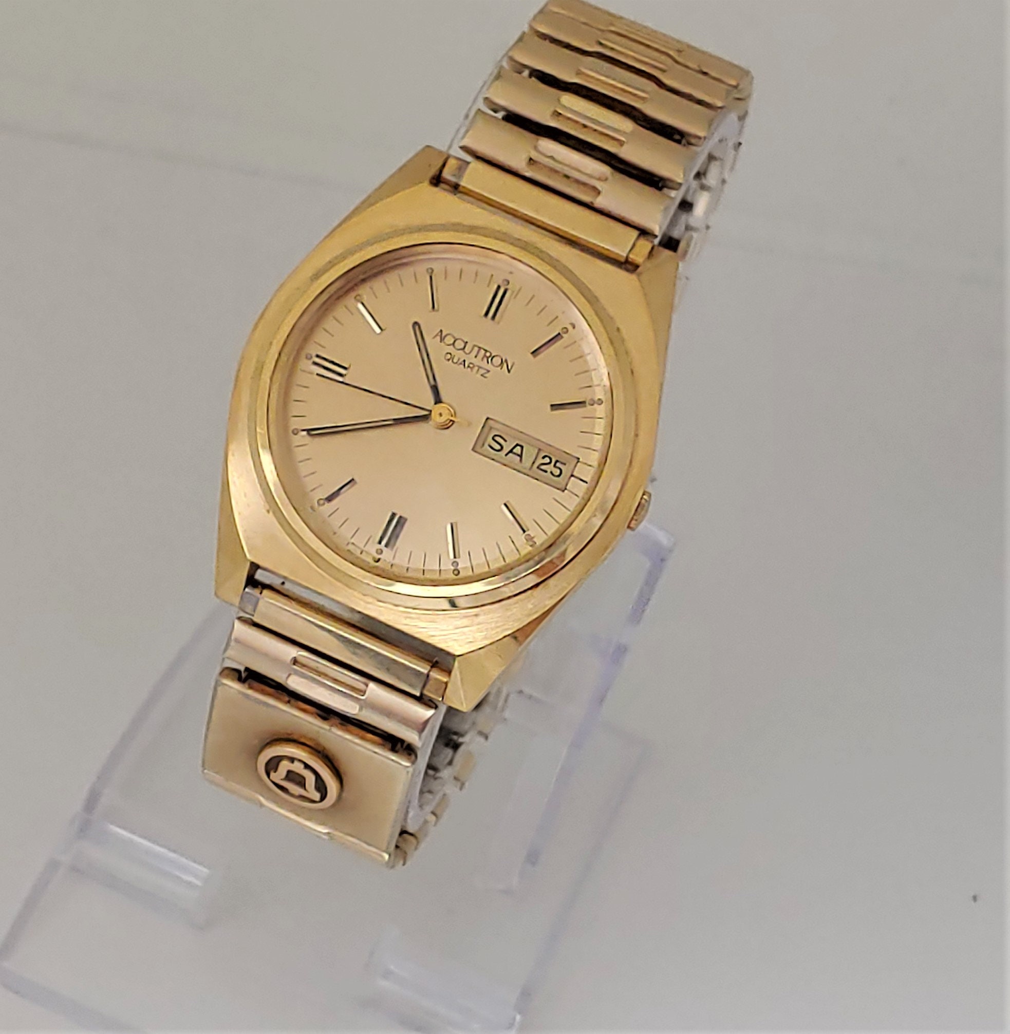 Vintage 1982 Bulova ACCUTRON dual-day quartz watch P2 | Etsy