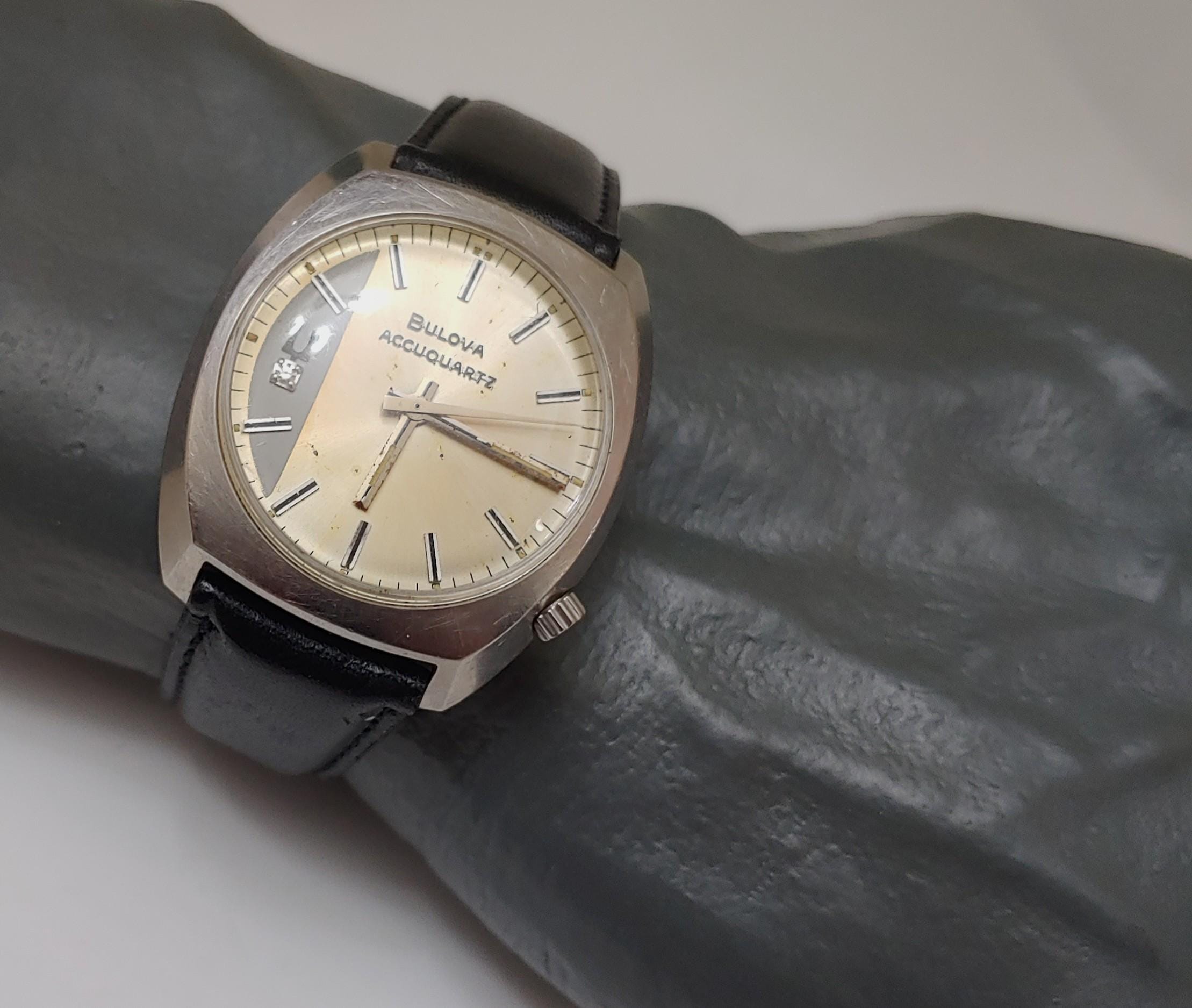 Vintage 1977 Bulova Accuquartz 2240 Mens Watch W/ Small Diamond N7