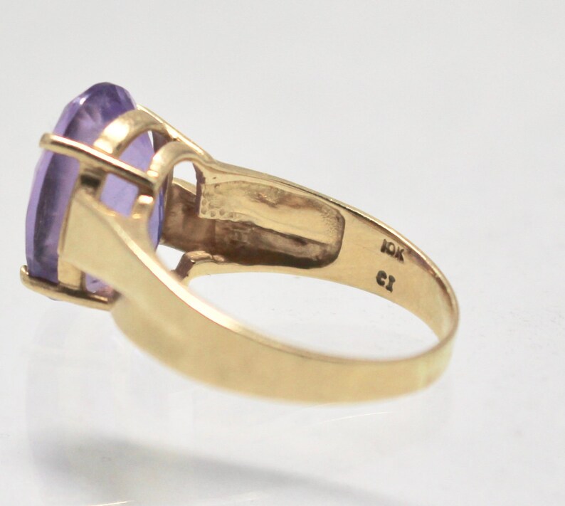 Vintage 10K Yellow Gold Amethyst Ring SZ 8.25.