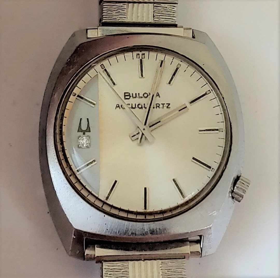 Vintage 1972 Bulova Accuquartz 2240 Mens Watch W/ Small Vintage 1972 Bulova Accuquartz 2240 Mens Watch W/ Small