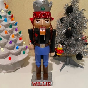 Cascanueces de leyenda de la música proscrita • Decoración navideña personalizada de Country Willie pintada a mano