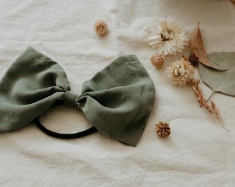 Plant dyed silk hair bow Retro style bow Sustainable gift for her 100% botanically dyed silk Plastic free Minimal Bow Eco friendly gift