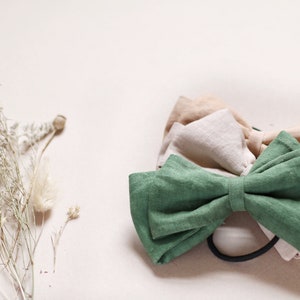 Green forest linen hair bow Fall bows Botanical dyed linen hair tie Naturally dyed elastics Plastic free Sustainable made Christmas gifts