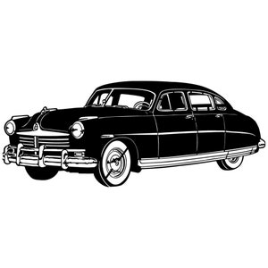 Op de afbeelding: Een zwart-wit silhouet van een vintage auto. De auto heeft een lang, gestroomlijnd lichaam en een grote, afgeronde grille. De auto is een klassiek voorbeeld van Amerikaans autodesign.