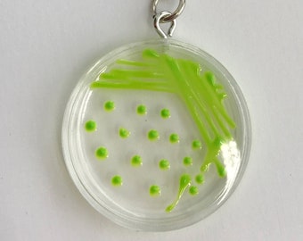 Pseudomonas Centrimide Petri Dish Keychain / Microbiology Agar Art / Bacteria Science Lab Gift / Science Art