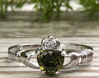 Claddagh Ring, August Birthstone Irish Claddgh Ring, Peridot CZ Birsthstone Claddagh Ring, Sterling Silver Traditional Irish Claddagh Ring