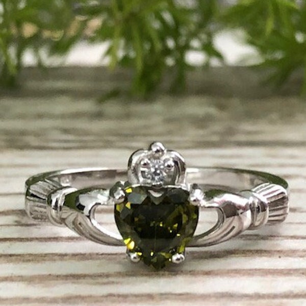 Claddagh Ring, August Birthstone Irish Claddgh Ring, Peridot CZ Birsthstone Claddagh Ring, Sterling Silver Traditional Irish Claddagh Ring