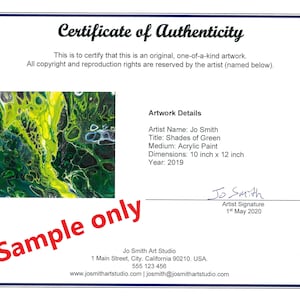 Op de afbeelding: Certificaat van echtheid voor een origineel kunstwerk getiteld "Shades of Green" van Jo Smith. Het kunstwerk is een 25,4 cm x 30,5 cm acryl schilderij met tinten groen, geel en zwart. Het certificaat bevat de handtekening van de kunstenaar en de datum van creatie.