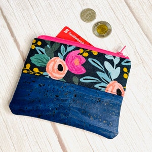 Porte-monnaie en liège - Bleu rose / Rifle Paper Co - Petite pochette à langer en toile avec fermeture à glissière - Cadeau pour porte-monnaie avec oreillette et câble pour carte de crédit