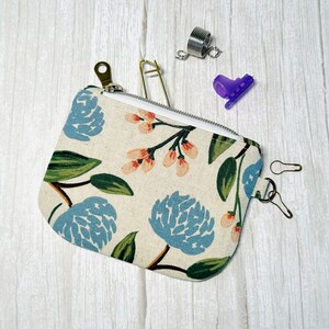 Porte-monnaie en toile - pivoines sauvages / Rifle Paper Co - petit porte-monnaie à fermeture éclair - pièce de monnaie carte de crédit écouteur câble pochette cadeau portefeuille