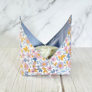 Bento Yarn Bowl - Purple Retro Flowers / Yarn Cake Bowl, Yarn Keeper, Yarn Holder, Project Bag, Knitting Crochet Gift, Knitting Accessories