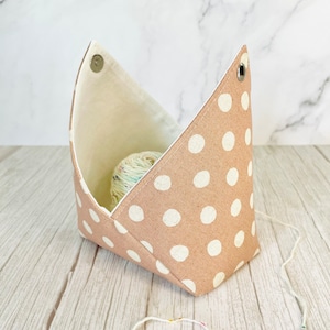Bento Yarn Bowl - Linen Canvas Dots - Pink / Yarn Cake Bowl, Yarn Keeper, Yarn Holder Pouch, Project Bag, Knitting Crochet Gift Accessory