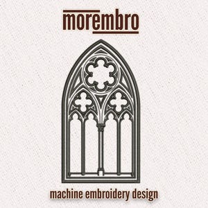 Puede incluir: Un diseño de bordado a máquina que presenta una ventana gótica arqueada con detalles intrincados. El diseño es en tonos grises y negros, con el texto "morembro" arriba y "machine embroidery design" abajo.