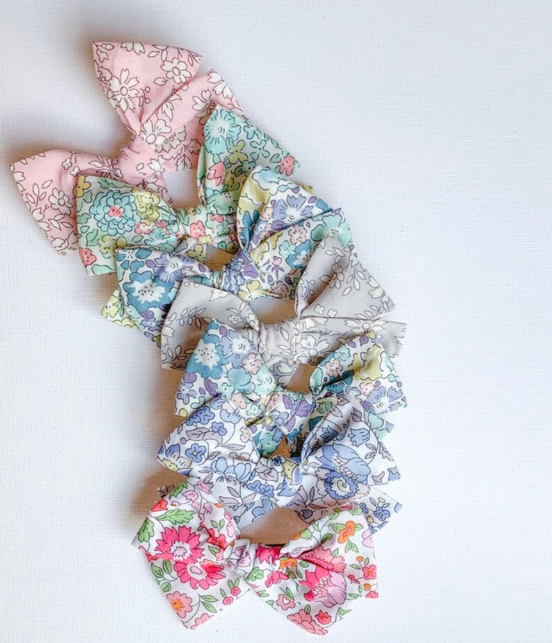 Pinwheel Bow Vintage Toddler Bows Liberty of London Newborn Bows Hand-tied Fabric Baby Bow Floral Baby Headband Alligator Clips