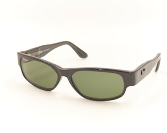 Ray Ban Bausch Lomb B&L W2986 Außenseiter Schwarz Rechteck Sonnenbrille / 1980er Jahre New Old Stock / NOS Vintage Brille für Herren Damen