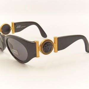 Authentic GIANNI VERSACE Mod 617 Col 852 Black Gold Medusa Theme Sunglasses / NOS New Old Stock / Vintage Designer Eyewear