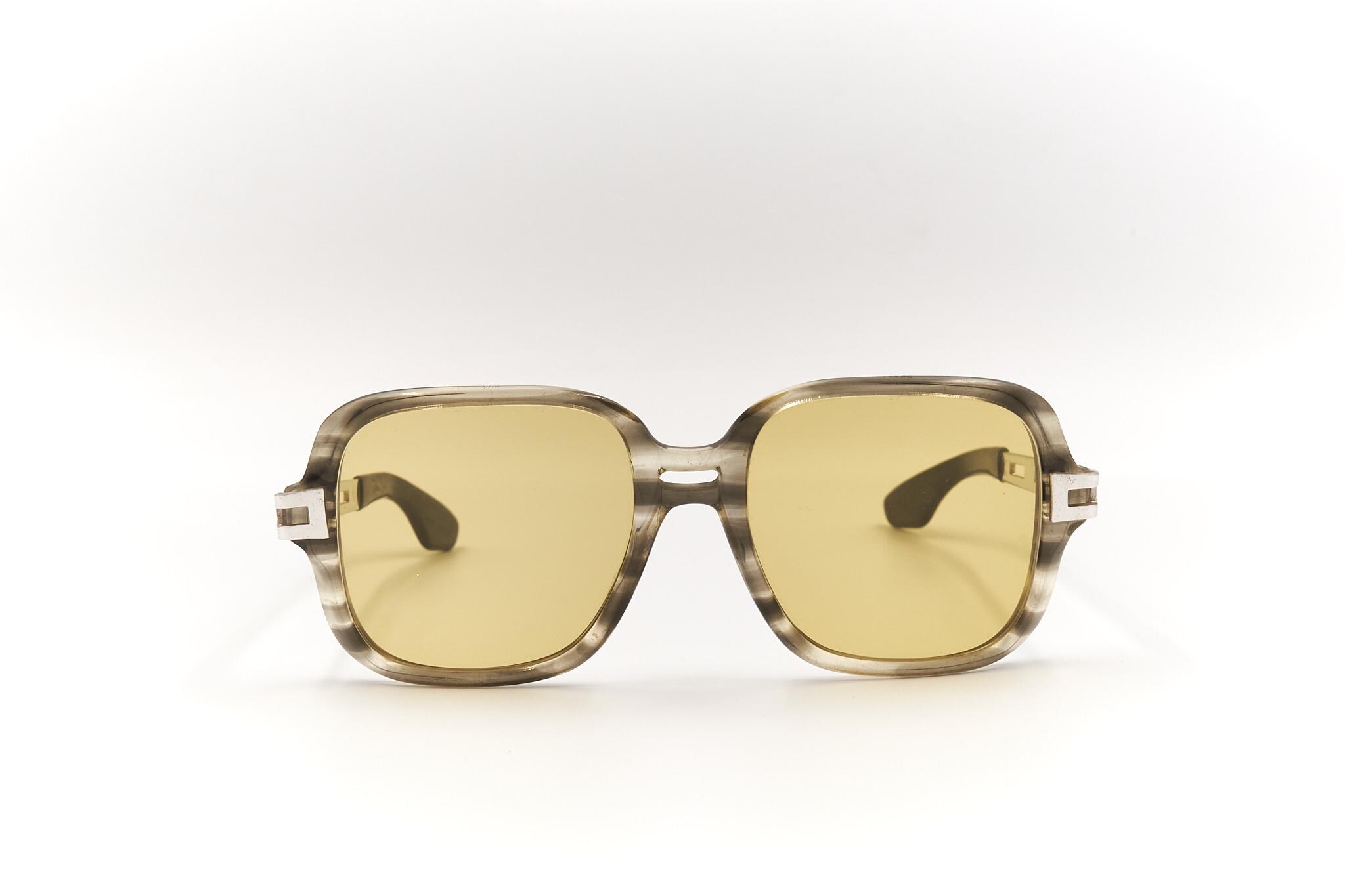 Saphira Optyl 4166 Eyewear Sunglasses Frame Made in Germany Bold Red and Gold Amazon.com: Rimless Gold Frame Vintage Designer Buffs  main image 4