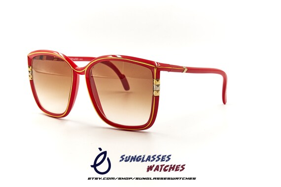 Modele depose sunglasses on sale