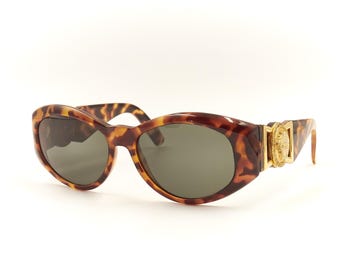 Authentic GIANNI VERSACE Mod 424 Col 869 Medusa Theme Tortoise Sunglasses / Preowned Condition with NEW Lenses / Vintage Designer Women