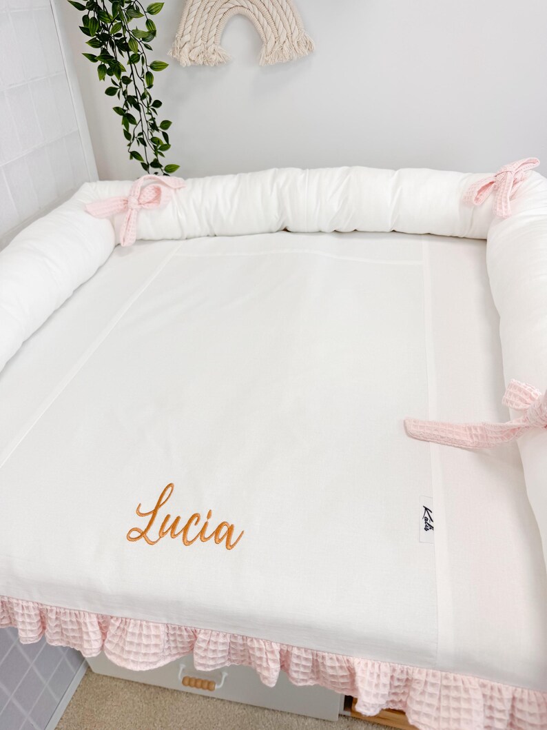 White Baby Girl Pink Changing Pad, Long Pillow and Baskets Utensilos