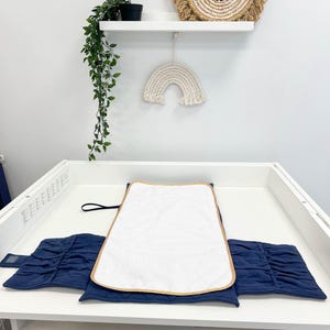 Cambiador portátil para bebé, Cambiador para llevar, Cambiador de viaje, Cambiador de pañales para bebé impermeable y portátil, Bandeja de mesa beige