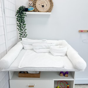 Biała mata do przewijania dla niemowląt, Przewijak z koszykiem na akcesoria, Mata podróżna do pokoju dziecięcego, Biała stacja do przewijania, wickelauflage, Przewijak