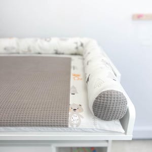コットン製の動物柄おむつ替えパッド（ロングピローとバスケット付き）、ベビールーム用おむつ替えマット、おむつ替え台用トッパー