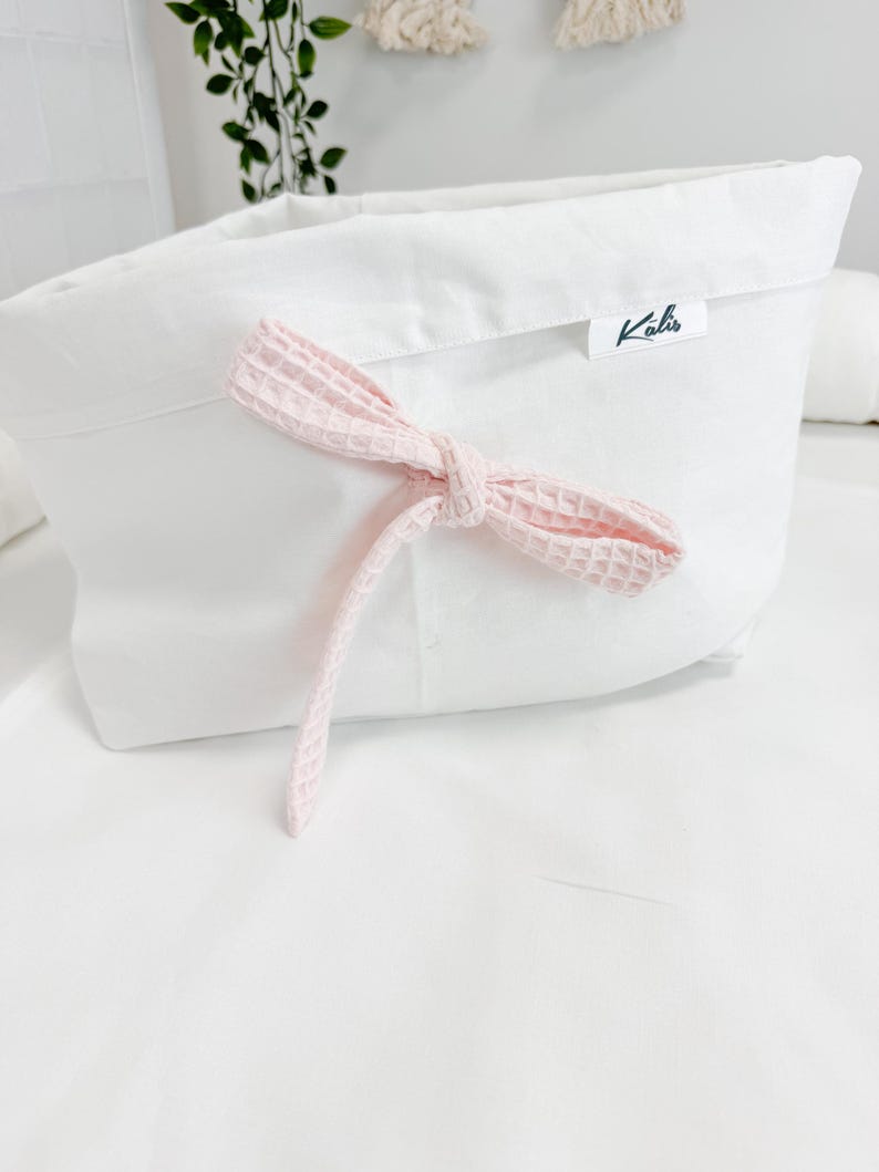 White Baby Girl Pink Changing Pad, Long Pillow and Baskets Utensilos