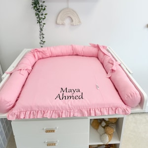 Cambiador de color sólido rosa para niñas, habitación de bebé niña, almohada larga y cestas, tapete cambiador, topper para cambiador