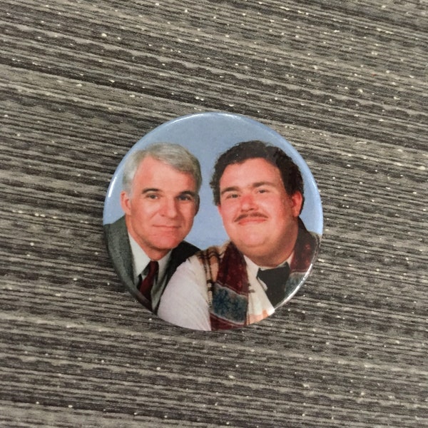 PLANES TRAINS AUTOMOBILES Steve Martin John Candy 1.25" Button Pin Badge Neil Page & Del Griffith