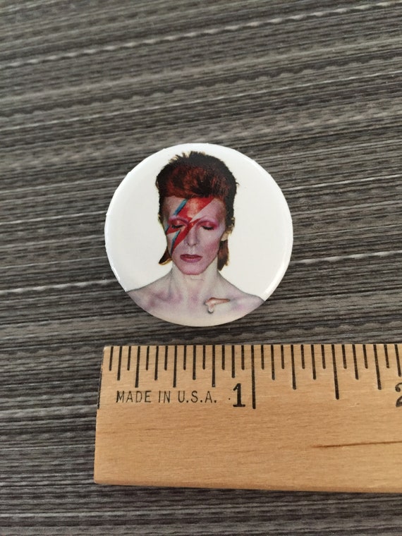DAVID BOWIE ALADDIN SANE PUNK GOTH NEW ROMANTIC BUTTON PIN BADGE DAVID BOWIE ALADDIN SANE PUNK GOTH NEW ROMANTIC BUTTON PIN BADGE