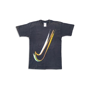 Nike Vintage Tshirt 90s, Black Nike Swoosh T-shirt, Nike Women Men Streetwear, Nike Tennis Challenge Court 80s, Nike Training, Nike Air Men