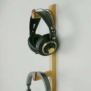 Headphone holder wall mount for up to 3 headphones