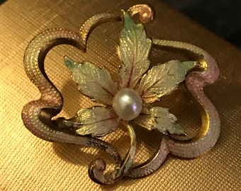 ART NOUVEAU 14K Enamel Leaf Shaped Pin Brooch with Cultured Pearl Center in Very Good Condition