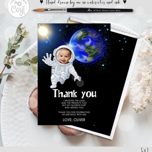 Biglietto di ringraziamento con spazio modificabile con un'immagine per una festa a tema per il 1° compleanno di un bambino o una bambina, download digitale fai da te 0014