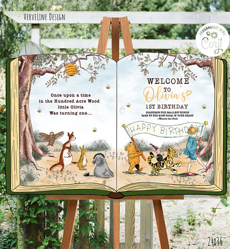 K&ouml;nnte beinhalten: Ein Winnie-the-Pooh-Geburtstagsschild mit einem buchf&ouml;rmigen Design. Das Schild enth&auml;lt ein Zitat von Winnie the Pooh und eine Willkommensnachricht f&uuml;r Olivias 1. Geburtstag. Das Schild ist mit Illustrationen von Winnie the Pooh und seinen Freunden verziert.