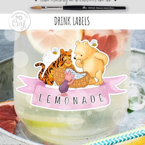 Étiquettes de boissons modifiables pour une fête d'anniversaire ou une baby shower sur le thème de Winnie l'ourson | Étiquettes roses pour barre mimosa pour carafe à jus | Corjl 0001