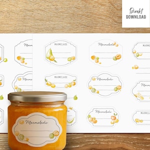 Op de afbeelding: Een vel bedrukbare etiketten met een aquarelontwerp van peren en kweeperen. De etiketten zijn ontworpen voor zelfgemaakte marmeladepotten en hebben het woord "Marmelade" erop gedrukt.