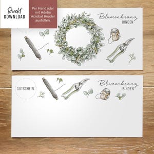 Puede incluir: Dos vales de regalo blancos con ilustraciones de corona floral, cuerda, tijeras y corcho. Los certificados tienen el texto "Direkt DOWNLOAD" y "GUTSCHEIN" con texto en alemán. Sobre una superficie de madera.
