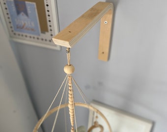 Wooden wall bracket “𝐵𝑜ℎ𝑜” for baby mobiles