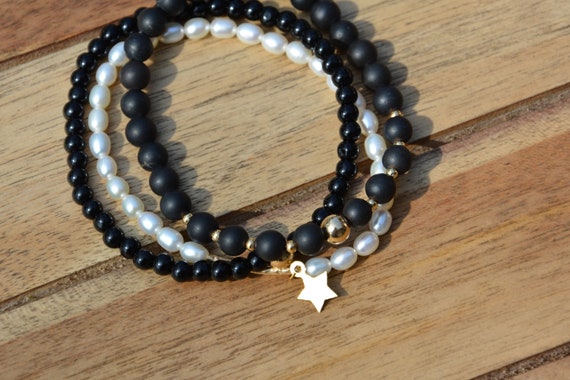 Elastic bracelet, black beads with matt surface