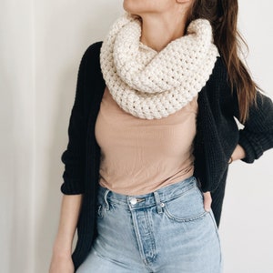 Crochet Pattern The Dorlan minimalist chunky infinity scarf easy beginner crochet pattern image 1